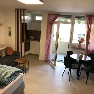 Lilis Mit Balkon Augsburg